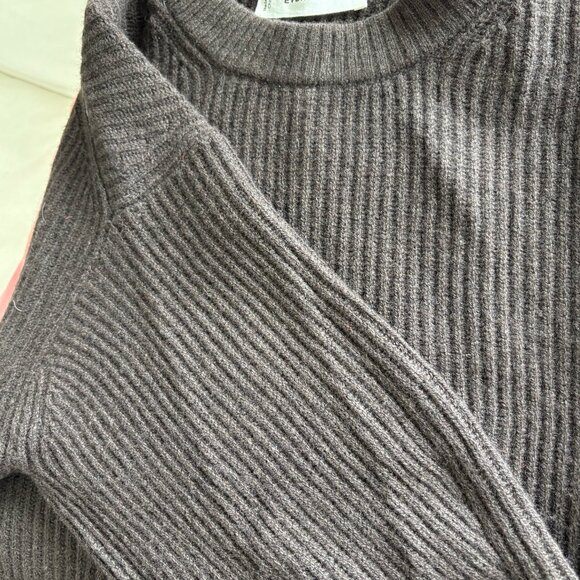 The Cocoon Crew in Wool Cashmere - Picture 8 of 10